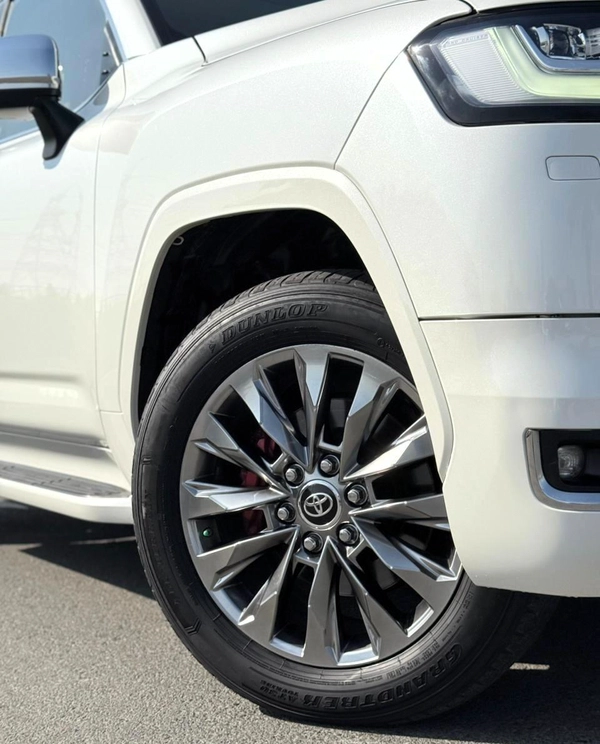 TOYOTA LAND CRUISER VX. R TWIN TURBO | YEAR: 2022 | FULL-SERVICE HISTORY FROM AL FUTTAIM