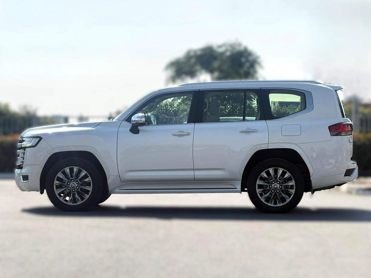 TOYOTA LAND CRUISER VX. R TWIN TURBO | YEAR: 2022 | FULL-SERVICE HISTORY FROM AL FUTTAIM-11-11