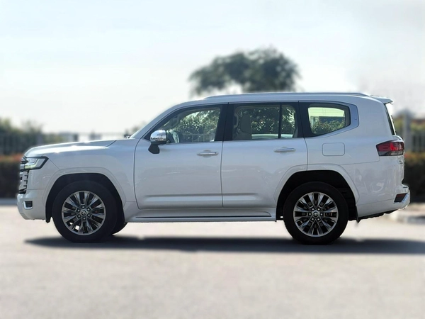 TOYOTA LAND CRUISER VX. R TWIN TURBO | YEAR: 2022 | FULL-SERVICE HISTORY FROM AL FUTTAIM