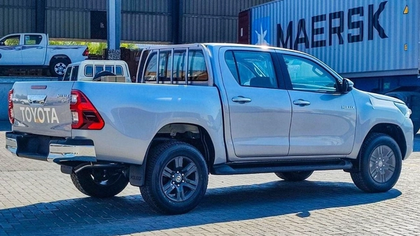 Toyota Hilux NEW Toyota Hilux 2.4L Diesel AT Full option 2024