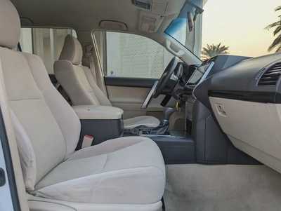 2023 TOYOTA PRADO V4 2.7L ORIGINAL PAINT ACCIDENT FREE LOW MILEAGE IN EXCELLENT CONDITION-5