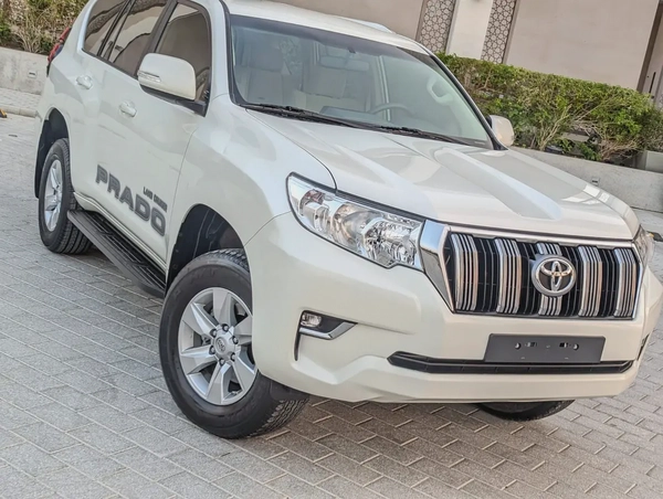2023 TOYOTA PRADO V4 2.7L ORIGINAL PAINT ACCIDENT FREE LOW MILEAGE IN EXCELLENT CONDITION