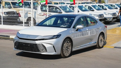 Toyota Camry 2025 Lumiere HYBRID GCC Spec-2