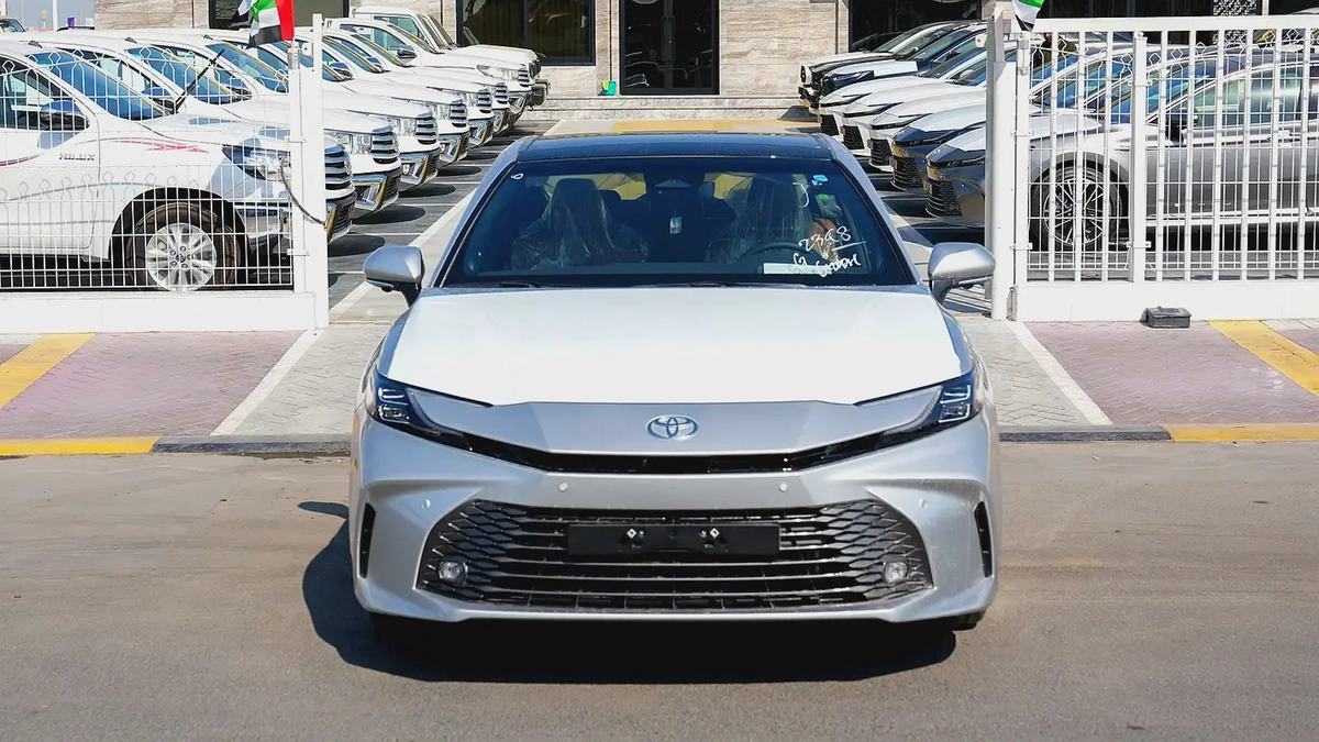 Toyota Camry 2025 Lumiere HYBRID GCC Spec