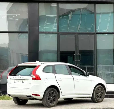 Volvo XC60 PREMIUM GCC Specs - Reliable Luxury SUV in Excellent Condition-7