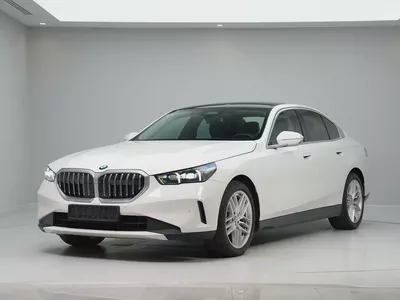 GCC specs from OFFICIAL DEALER BMW 520i | Perfect condition | LOW MILEAGE-0