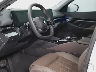 GCC specs from OFFICIAL DEALER BMW 520i | Perfect condition | LOW MILEAGE-10