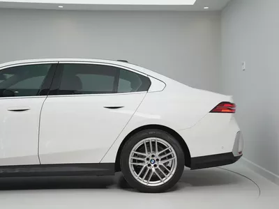 GCC specs from OFFICIAL DEALER BMW 520i | Perfect condition | LOW MILEAGE-3