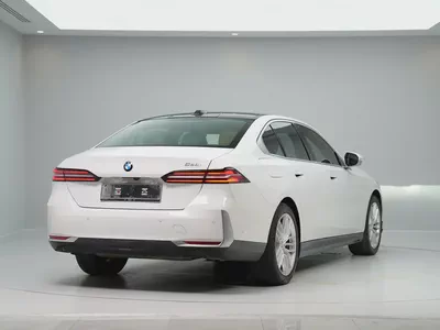 GCC specs from OFFICIAL DEALER BMW 520i | Perfect condition | LOW MILEAGE-6