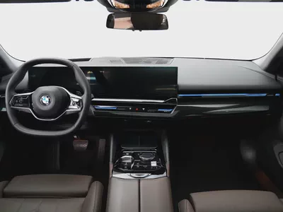 GCC specs from OFFICIAL DEALER BMW 520i | Perfect condition | LOW MILEAGE-7