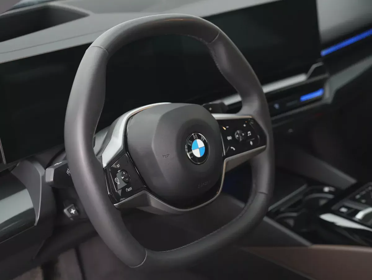 GCC specs from OFFICIAL DEALER BMW 520i | Perfect condition | LOW MILEAGE-11-11
