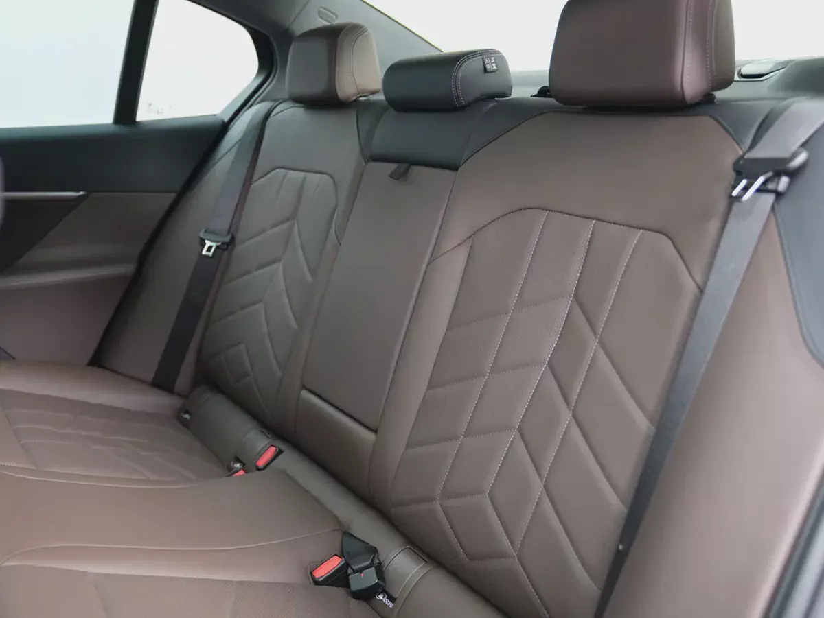 GCC specs from OFFICIAL DEALER BMW 520i | Perfect condition | LOW MILEAGE-12-12