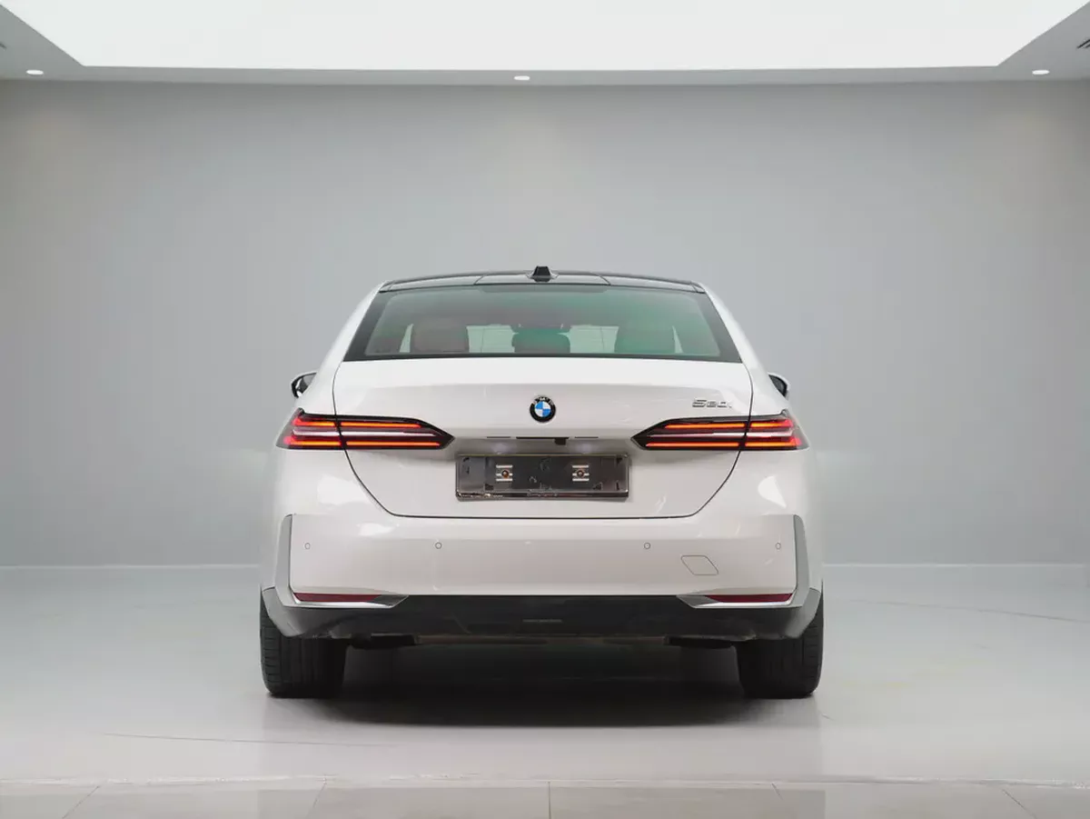 GCC specs from OFFICIAL DEALER BMW 520i | Perfect condition | LOW MILEAGE-5-5
