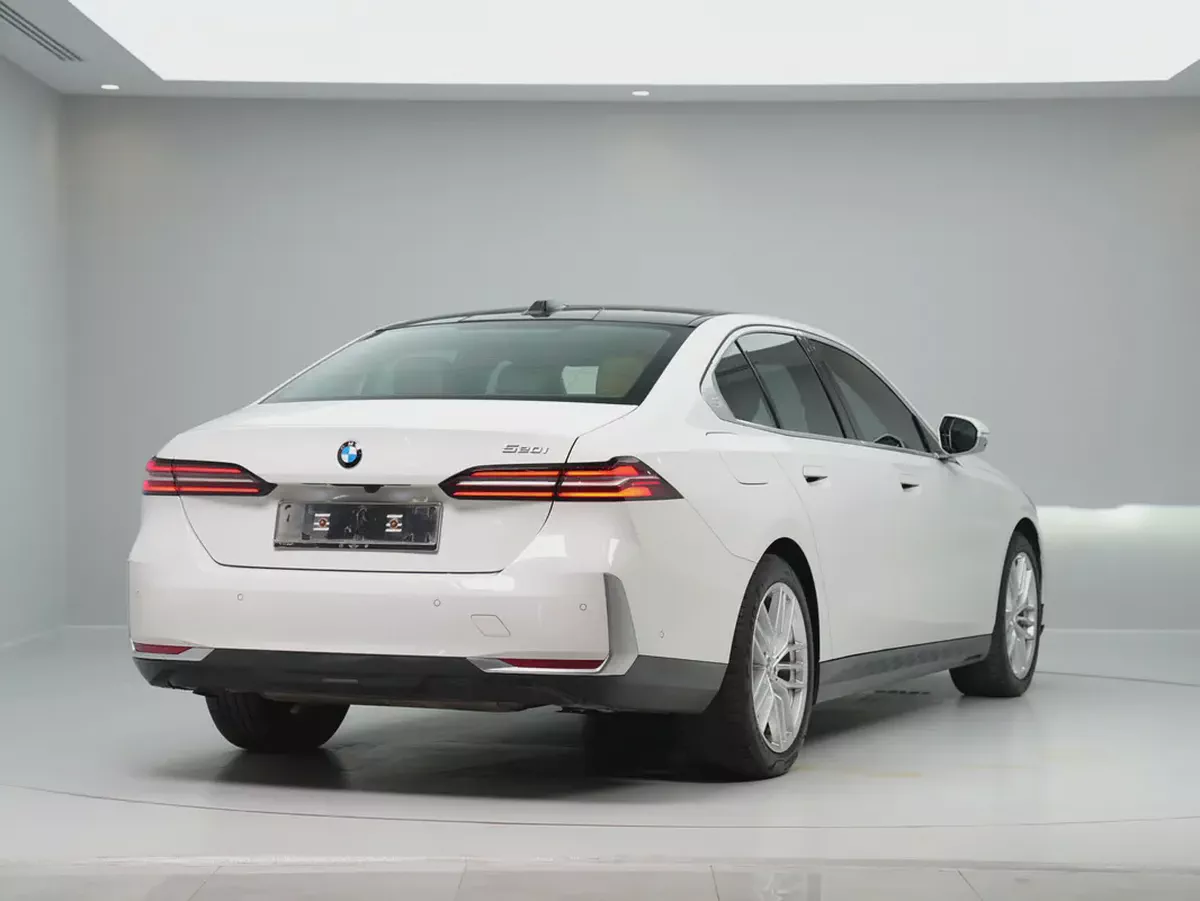 GCC specs from OFFICIAL DEALER BMW 520i | Perfect condition | LOW MILEAGE-6-6
