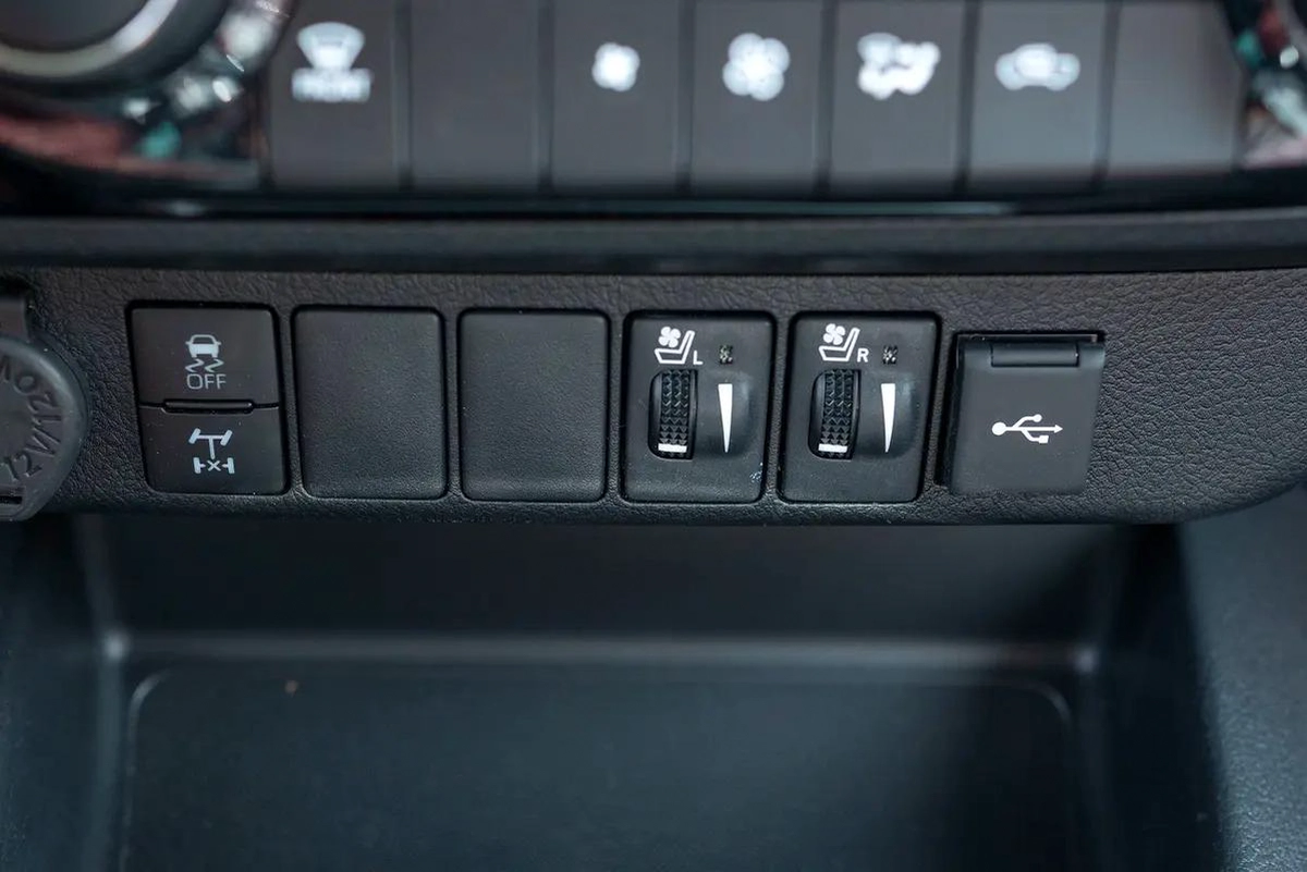 2026 Toyota Hilux DC S-GLX 2.7L Petrol AT-2-2