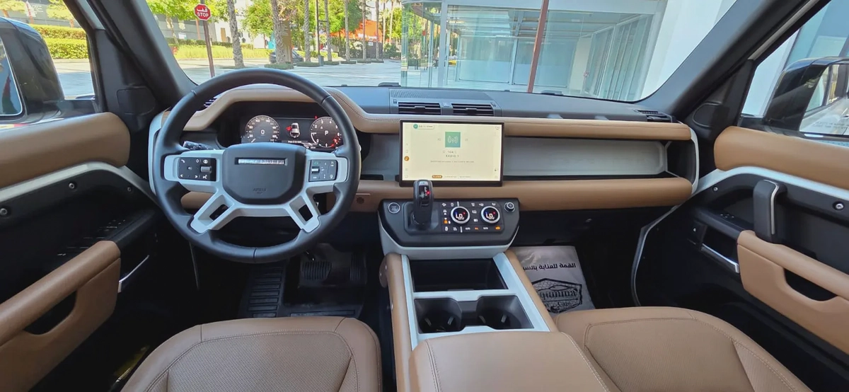 2025-Land Rover Defender 110S (P300)-Excellent Condition-Bank Finance Available-9-9