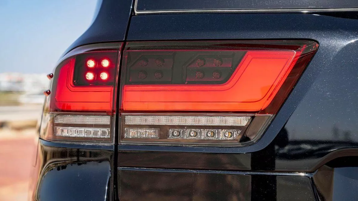 Toyota Land Cruiser VXR 3.5L-9-0