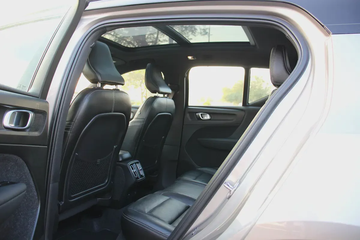 Volvo XC40 T4 R-design 2022, EMI (990x60) Bank finance! Full agency history! Perfect condition!-8-8