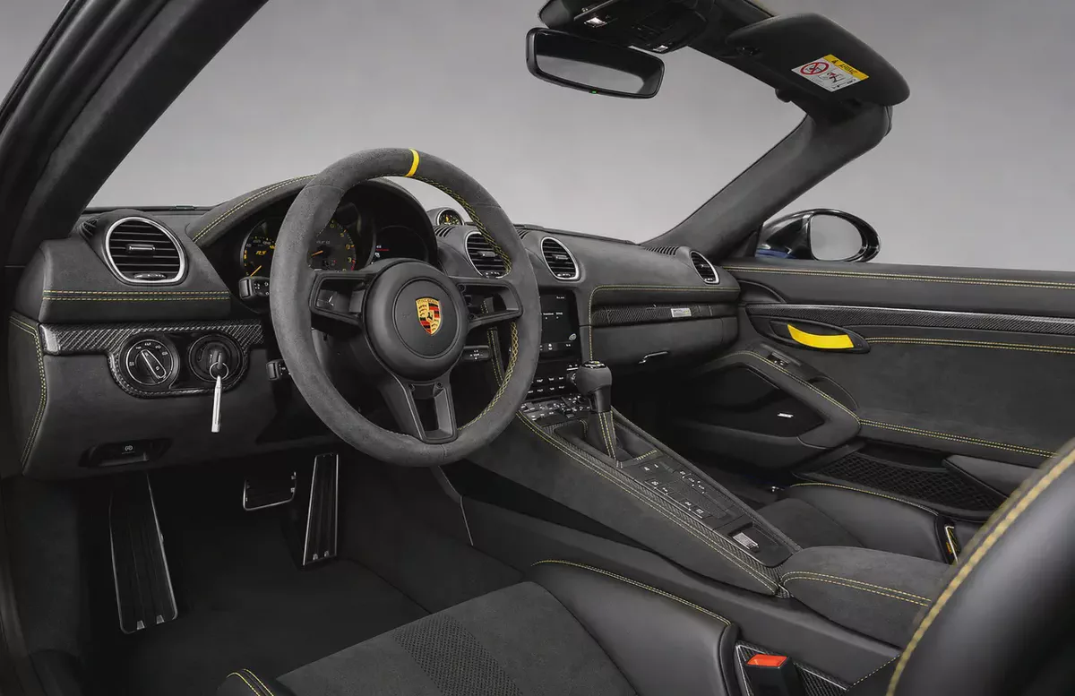 Porsche 718 Spyder RS-3-3