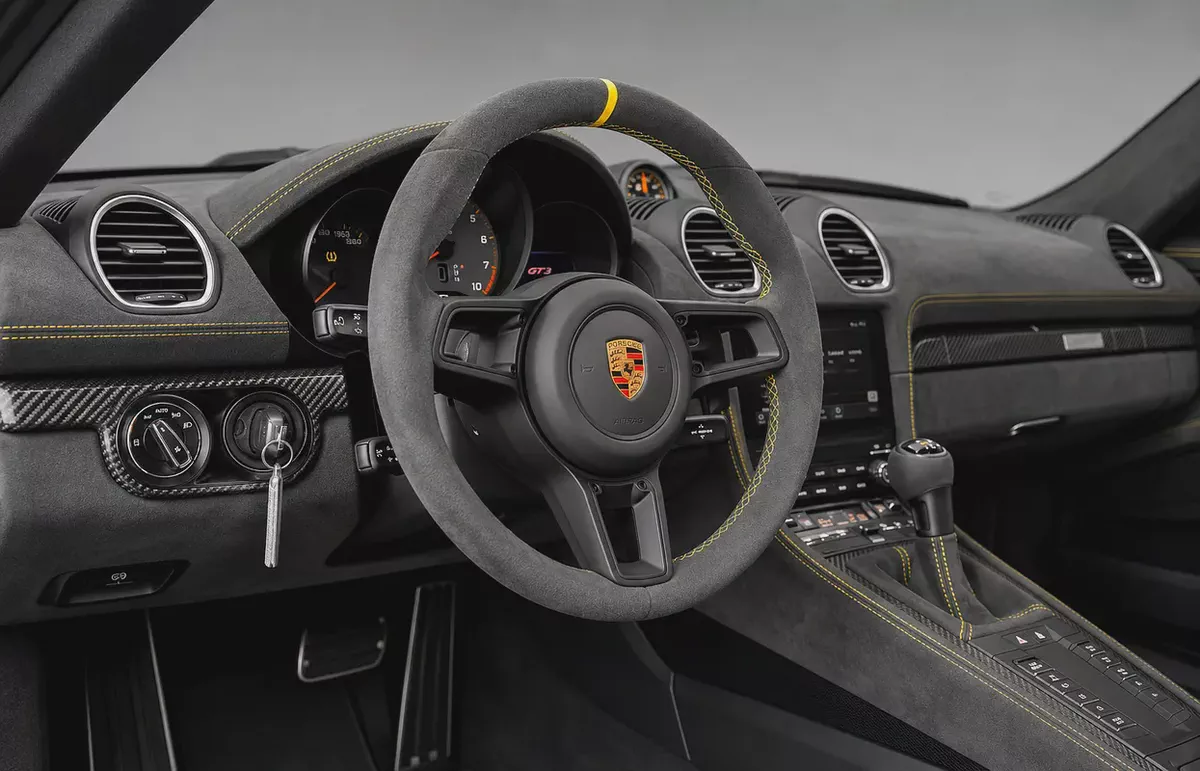 Porsche 718 Spyder RS-5-5