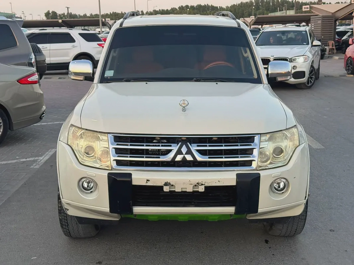 Mitsubshi pajero 2010 whitecooor fullopshin calen car-0-0