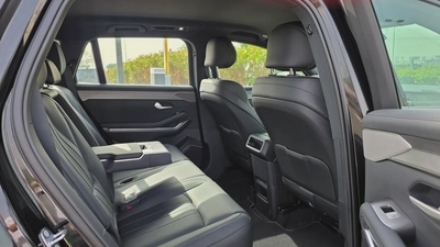BYD ATTO 8 Premium (Black)-7