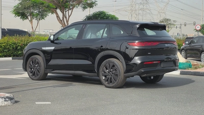 BYD ATTO 8 Premium (Black)-9