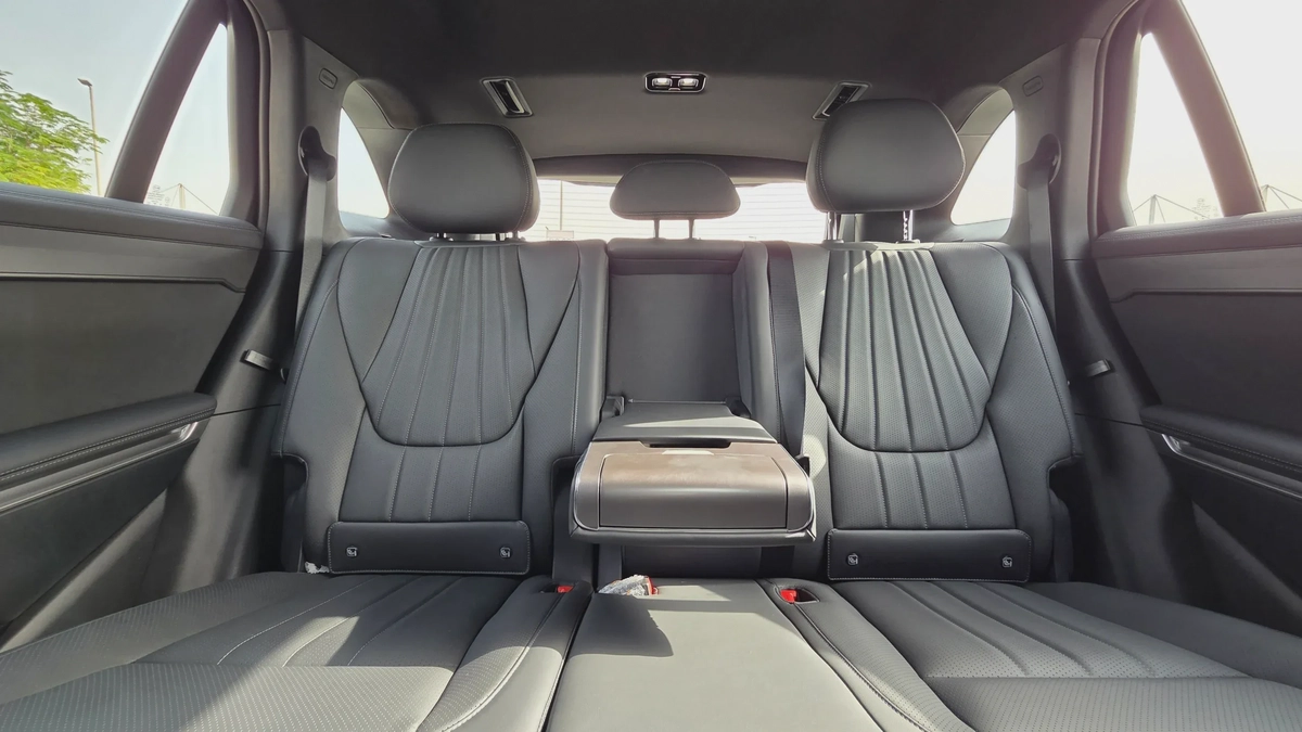 BYD ATTO 8 Premium (Black)-6-6