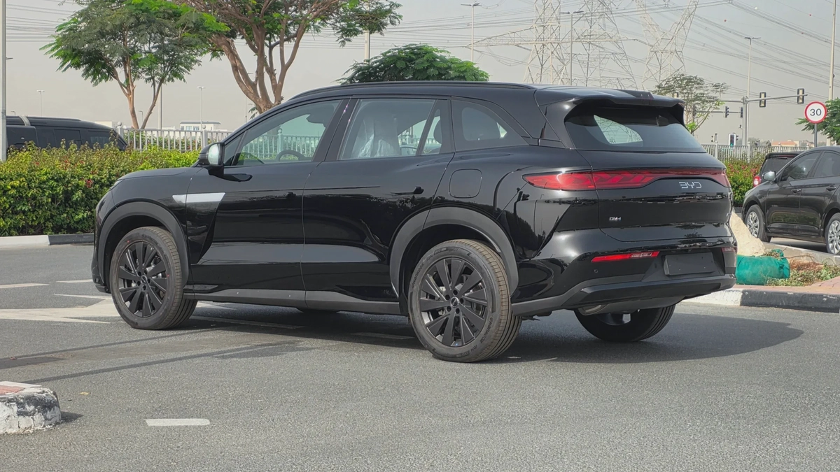 BYD ATTO 8 Premium (Black)-9-9