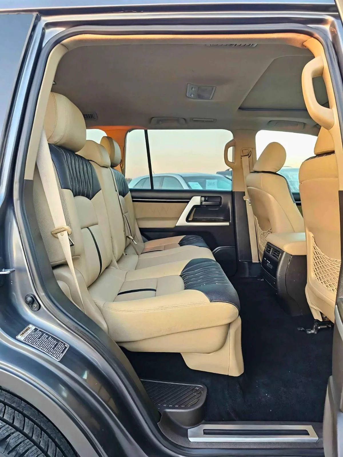 Toyota Land Cruiser GXR LANCDCRUISER 5.7 BIG ENGINE/  SHAPE 2021/ FULL OPTION / EXPORT ONLY / LOT#46060-9-0