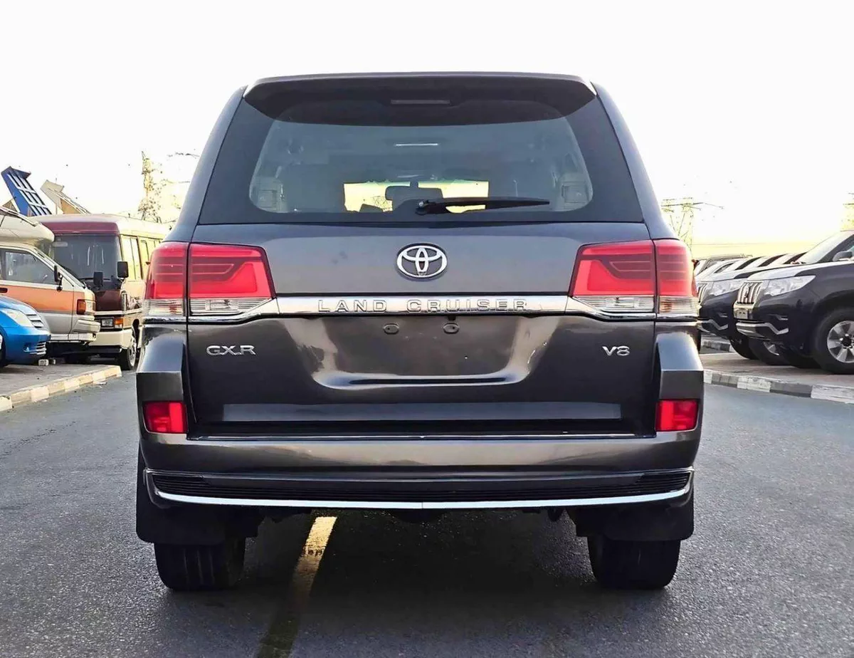 Toyota Land Cruiser GXR LANCDCRUISER 5.7 BIG ENGINE/  SHAPE 2021/ FULL OPTION / EXPORT ONLY / LOT#46060-3-0