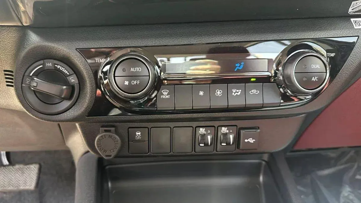 Toyota Hilux SGLX Hilux full option  petrol 2.7L  V4  black colour-11-0