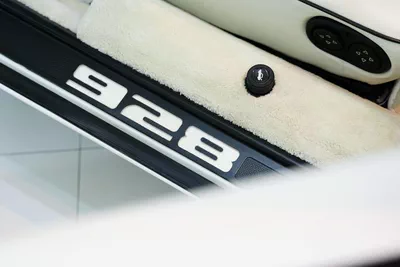 Porsche 928 S4-16