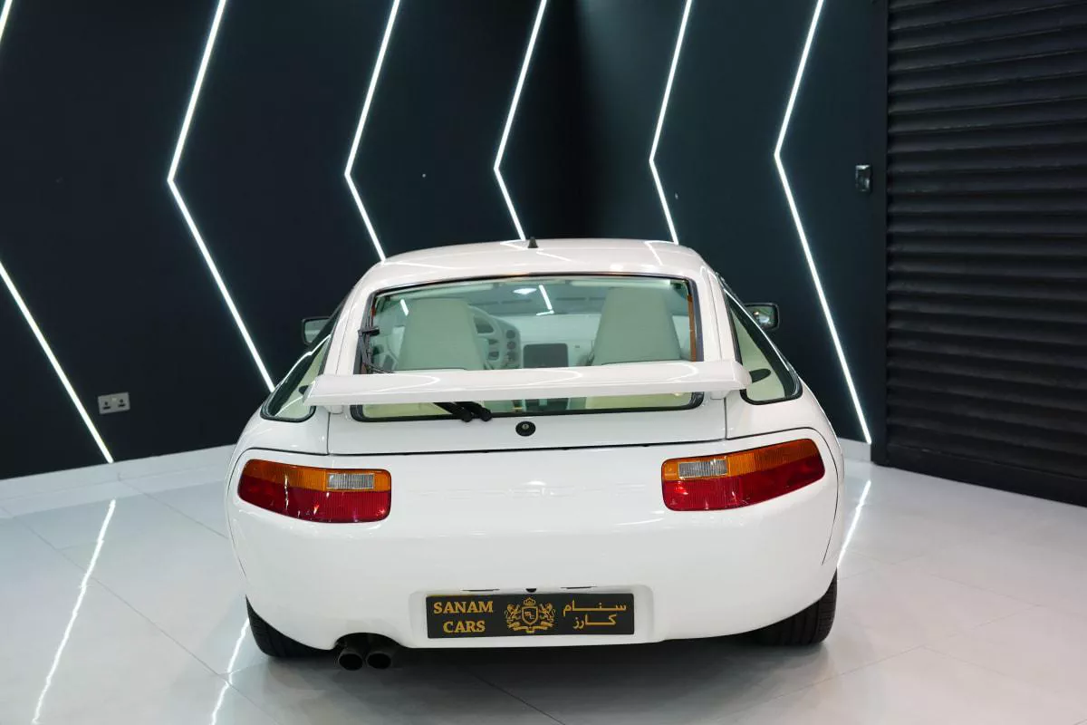 Porsche 928 S4-6-6