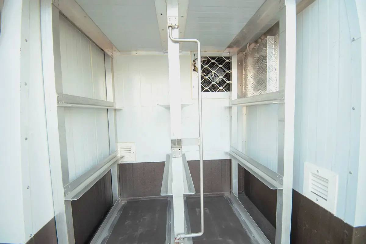 High Roof | Manual | Freezer Van | GCC Specs | Ref#T03388-9-9