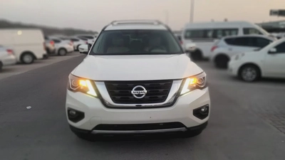 Nissan Pathfinder SV 2017 GCC Specs - Family SUV in Excellent Condition-2