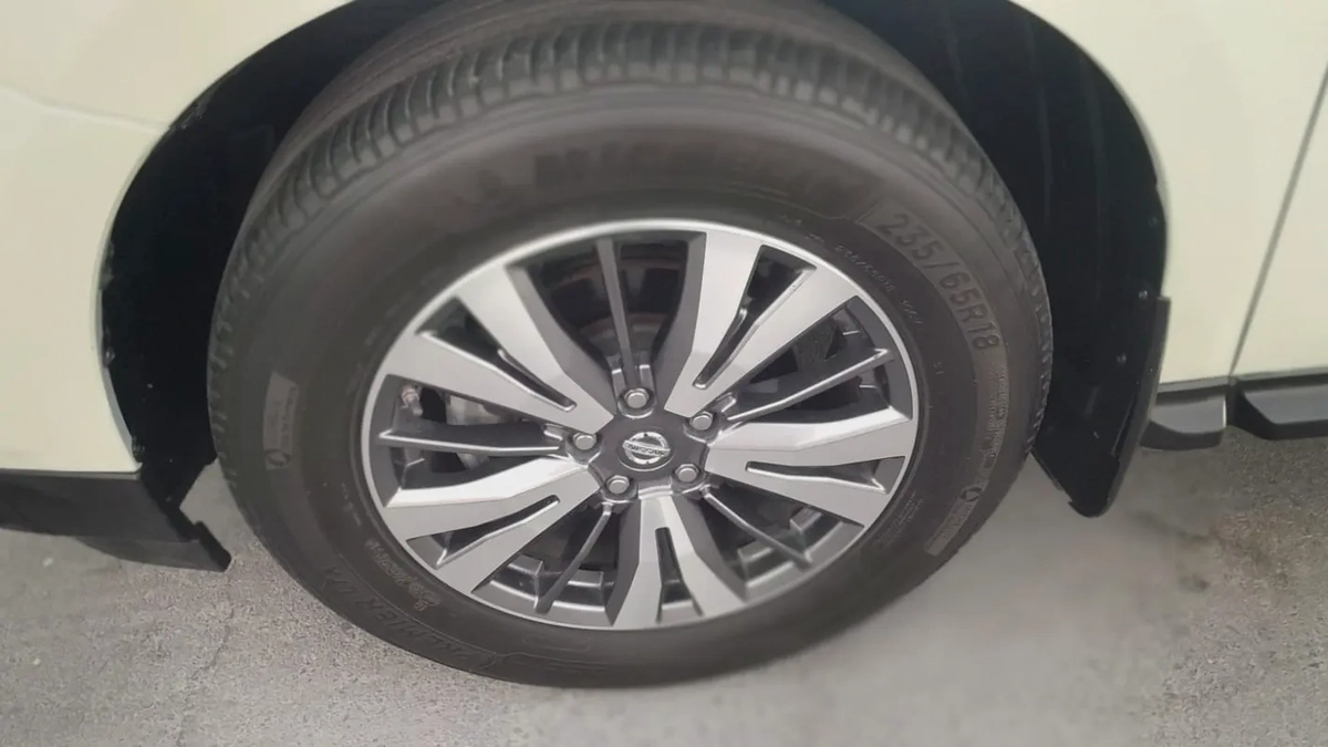 Nissan Pathfinder SV 2017 GCC Specs - Family SUV in Excellent Condition-18-18