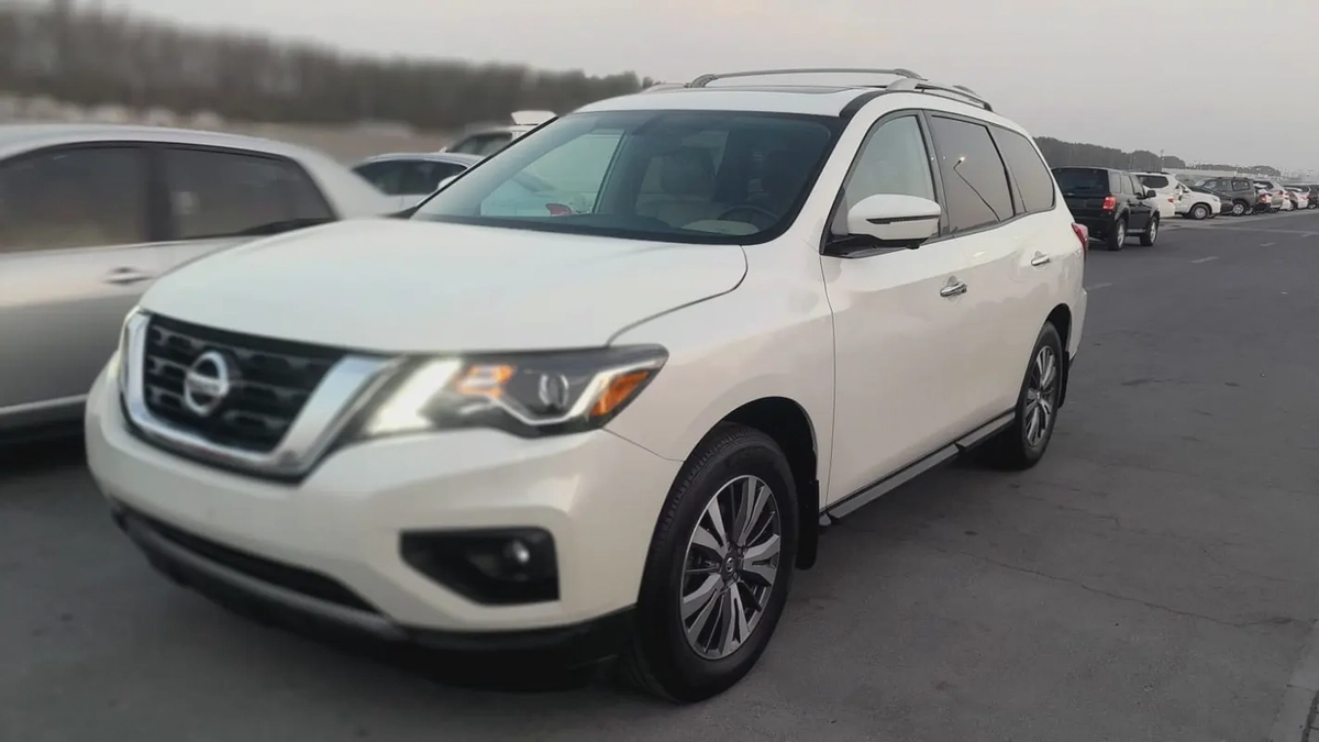 Nissan Pathfinder SV 2017 GCC Specs - Family SUV in Excellent Condition