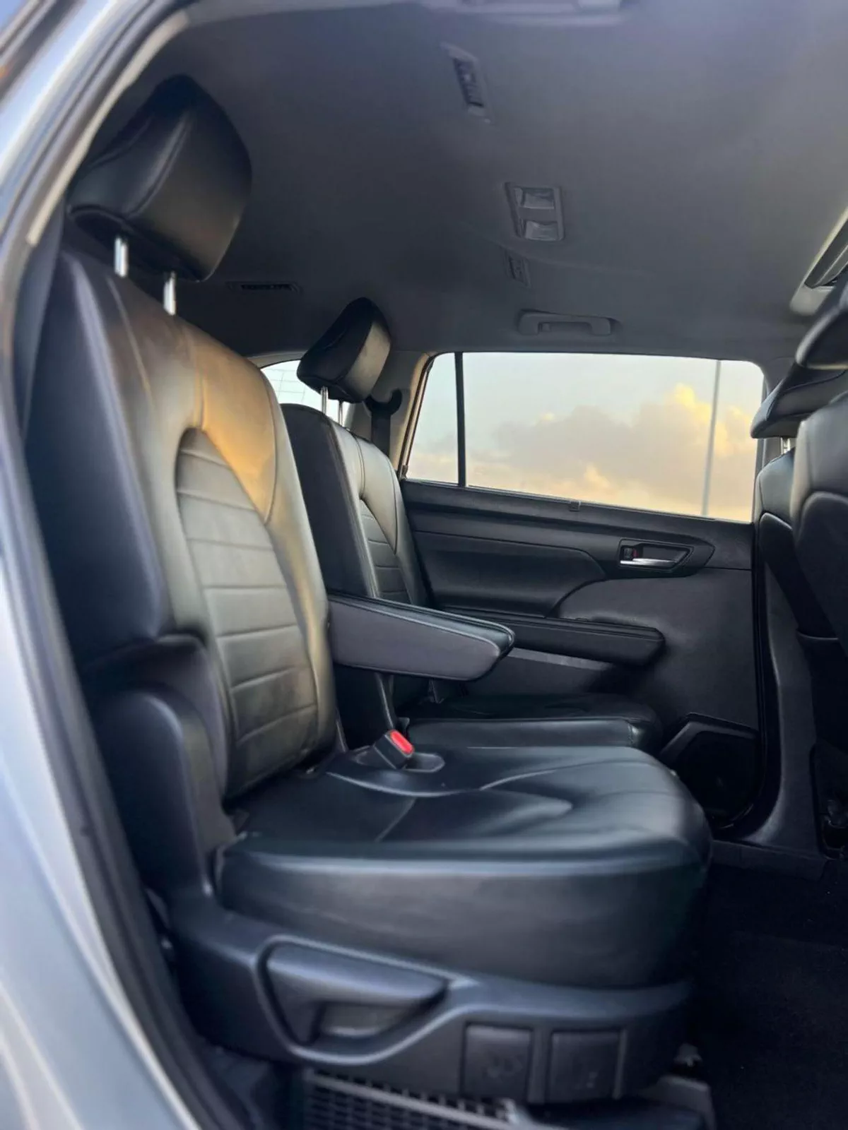 Toyota Highlander GLE HEV 2023 Toyota Highlander Hybrid Full Option - 2.5L V4 - AWD 4x4 - Rear Camera - Sunroof - Leather s-17-0