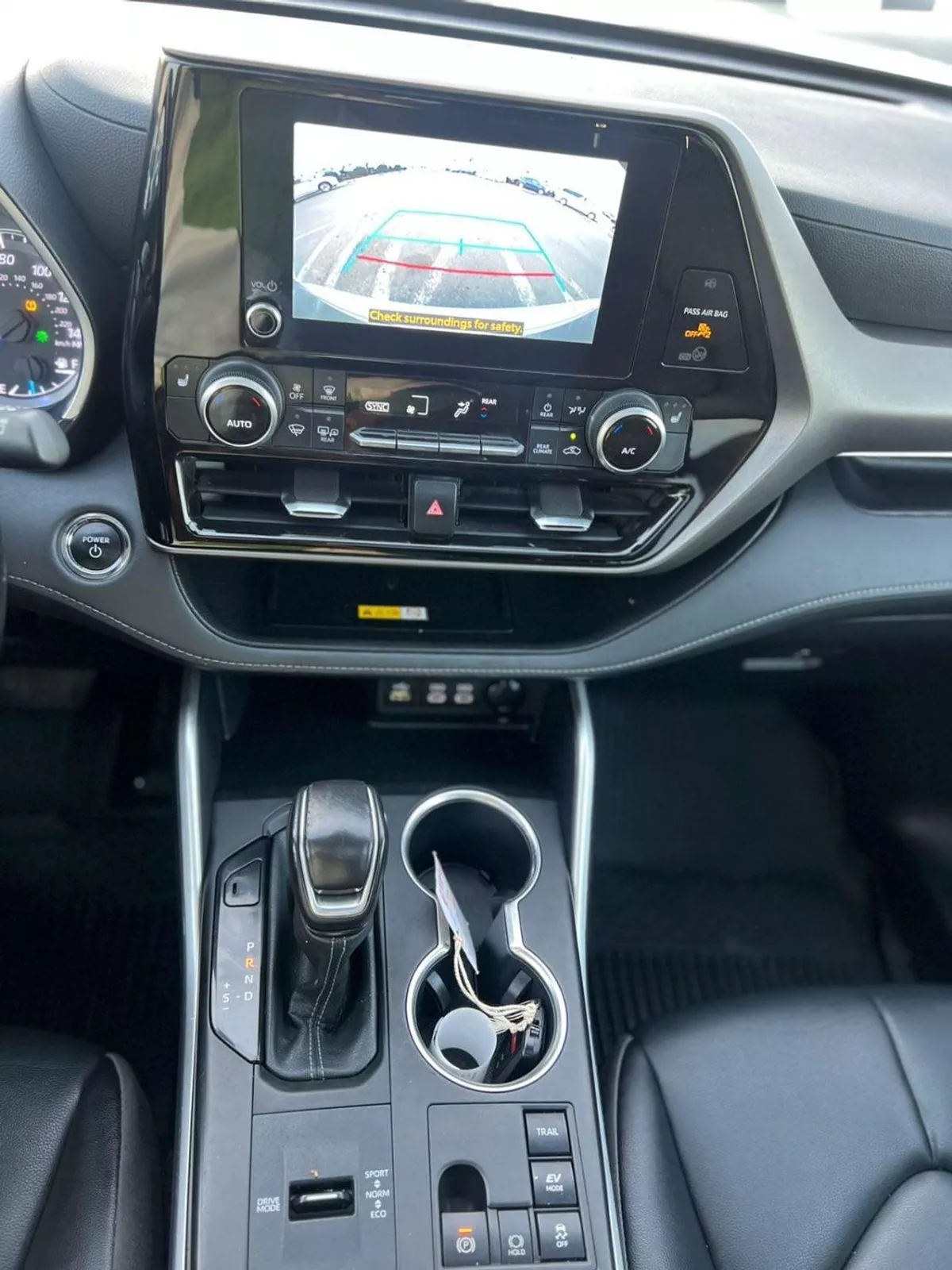 Toyota Highlander GLE HEV 2023 Toyota Highlander Hybrid Full Option - 2.5L V4 - AWD 4x4 - Rear Camera - Sunroof - Leather s-20-0