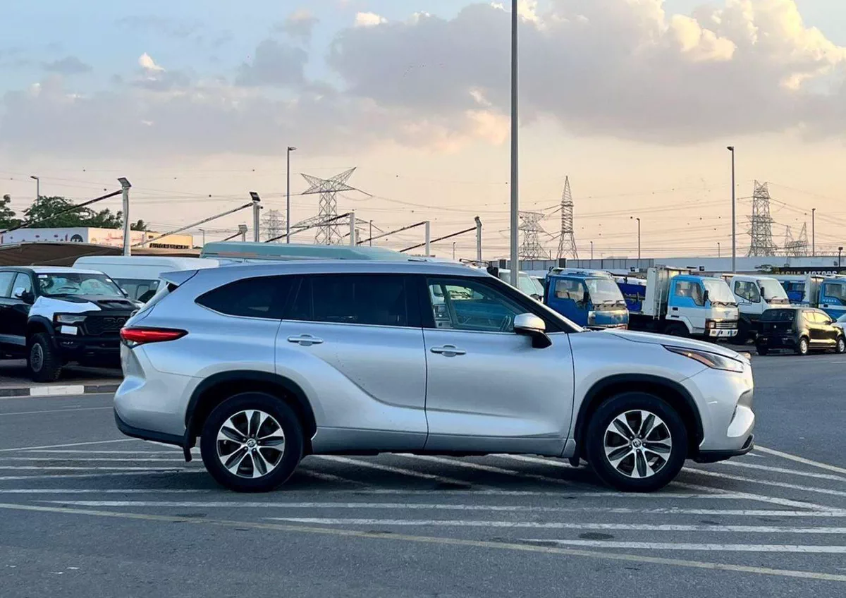 Toyota Highlander GLE HEV 2023 Toyota Highlander Hybrid Full Option - 2.5L V4 - AWD 4x4 - Rear Camera - Sunroof - Leather s-8-0