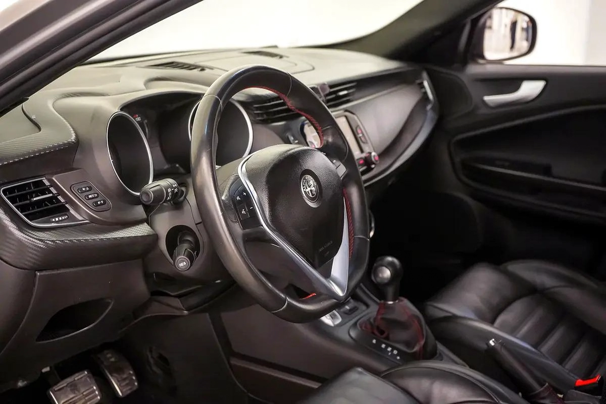 AED 548 PM | ALFA ROMEO GIULIETTA VELOCE 2021 | UNDER AGENCY WARRANTY JUNE 2026 | GCC-17-17