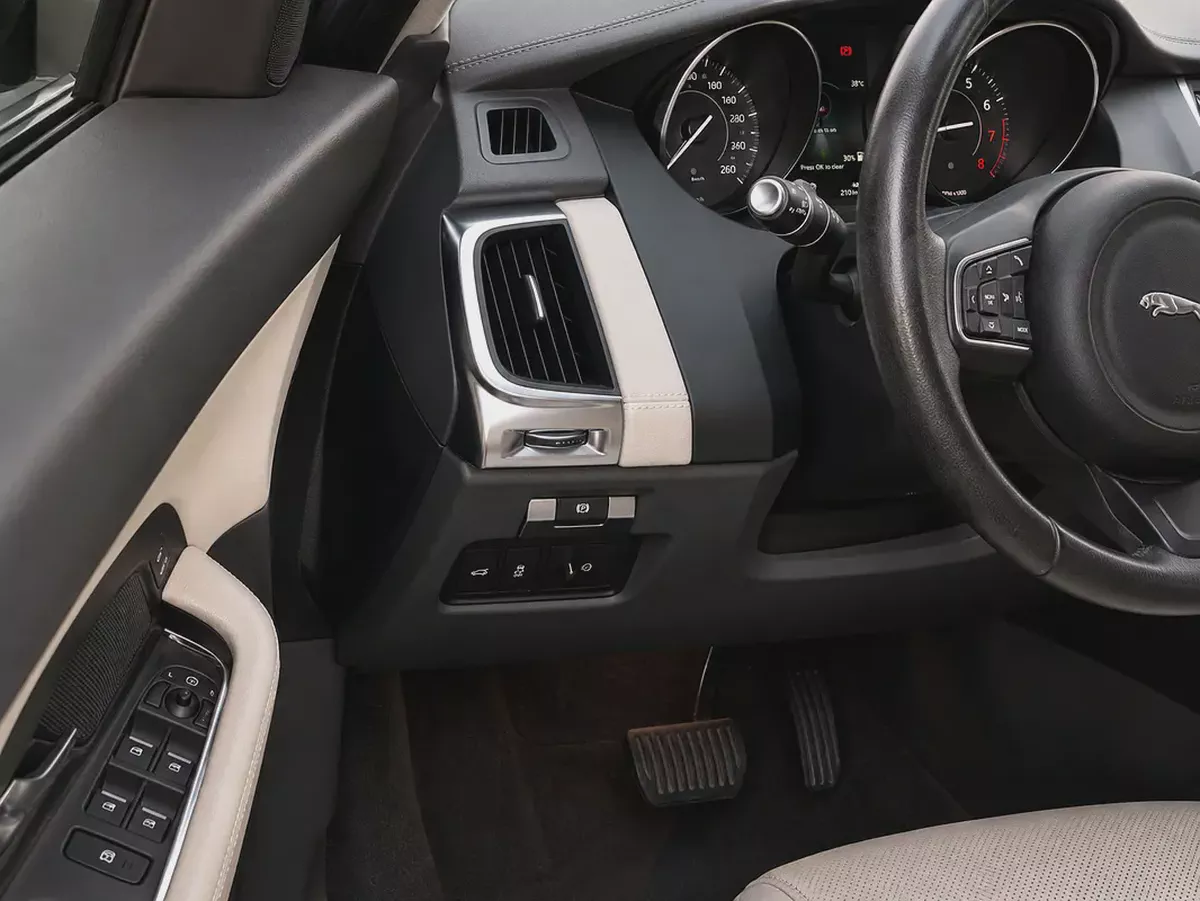 AED 640 EMI I P.M I UNDER WARRANTY I JAGUAR I E PACE | STANDARD | GCC|2.0L i4| 2020 | 0% DOWNPAYMENT-12-12
