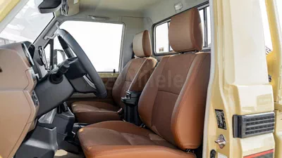Toyota Land Cruiser Pickup 70 .-10