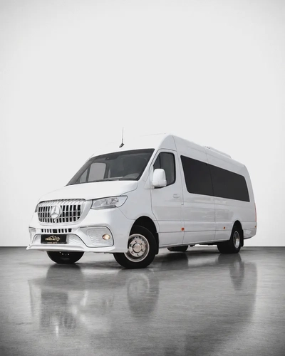 MERCEDES BENZ SPRINTER GCC 519 CDI - FULL EXCLUSIVE + FRIDGE + BATHROOM + COFFEE MACHINE + APPLE TV-0