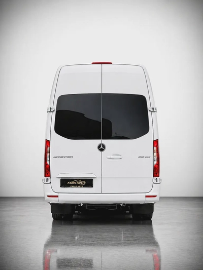 MERCEDES BENZ SPRINTER GCC 519 CDI - FULL EXCLUSIVE + FRIDGE + BATHROOM + COFFEE MACHINE + APPLE TV-4