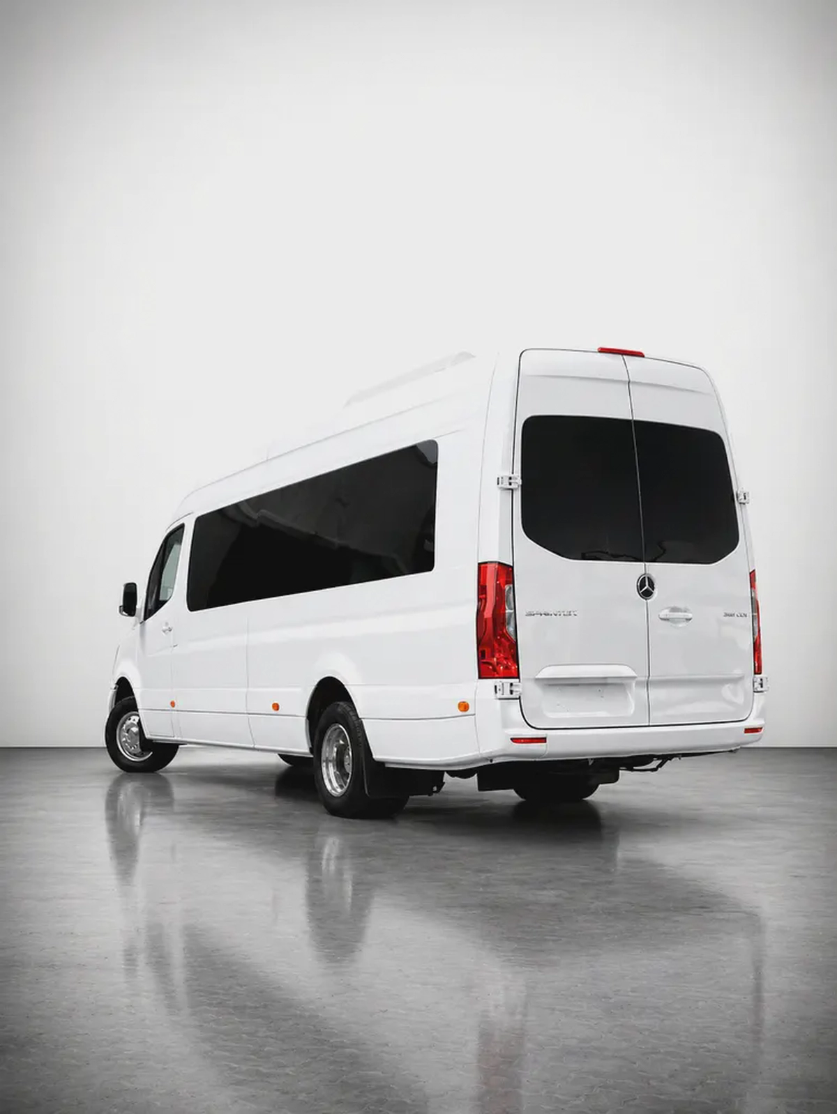 MERCEDES BENZ SPRINTER GCC 519 CDI - FULL EXCLUSIVE + FRIDGE + BATHROOM + COFFEE MACHINE + APPLE TV-5-5