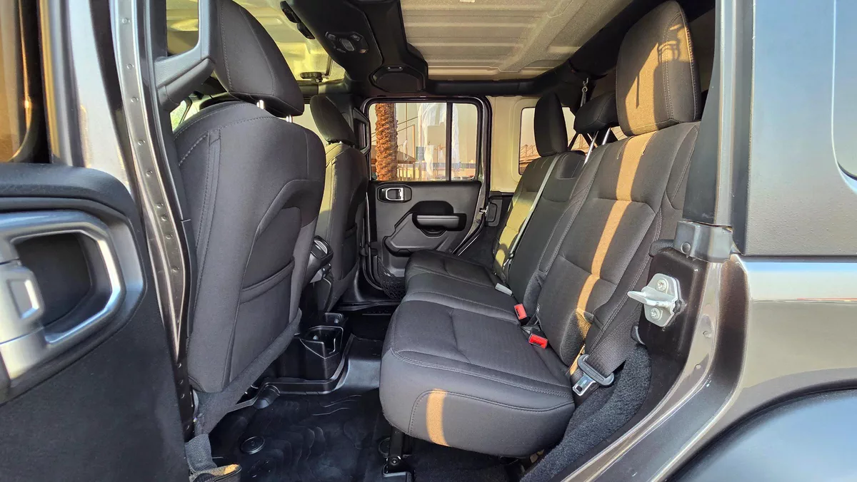 JEEP Wrangler Unlimited Sport (Grey)-15-15