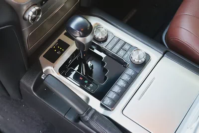 Toyota Land Cruiser VXR 2018 5.7 GCC Specs-13