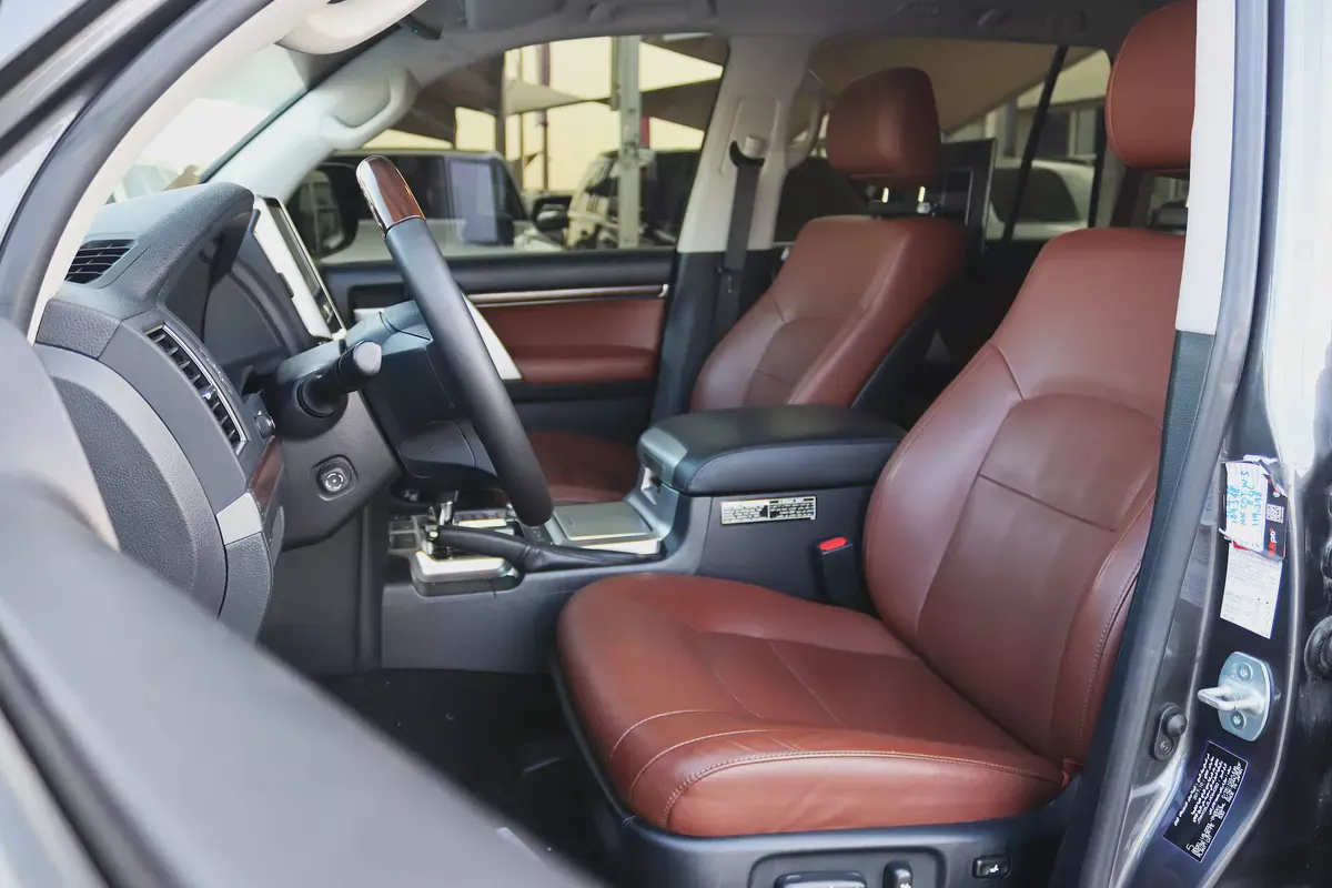 Toyota Land Cruiser VXR 2018 5.7 GCC Specs-9-9